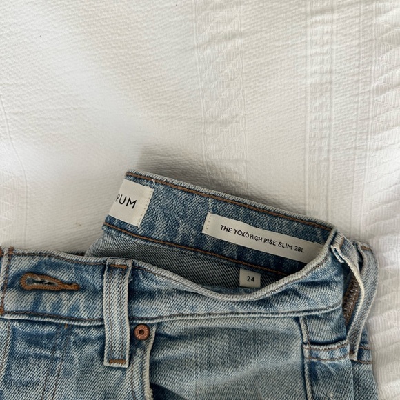 ARITZIA Denim forum Yoko high-rise slim 28L in size 24 - Picture 3 of 4
